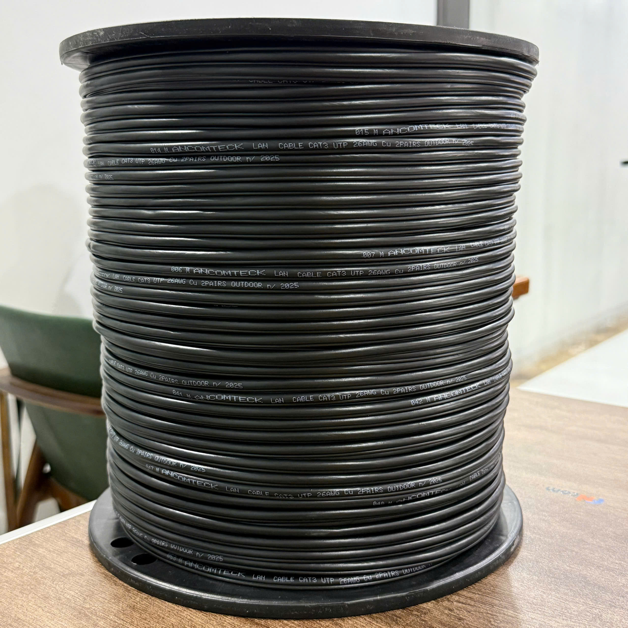 Dây cáp tín hiệu CAT3 UTP đồng dầu chạy ngoài trời, có dây gia cường ACT-3LANOD-500BKO (cuộn 500m)